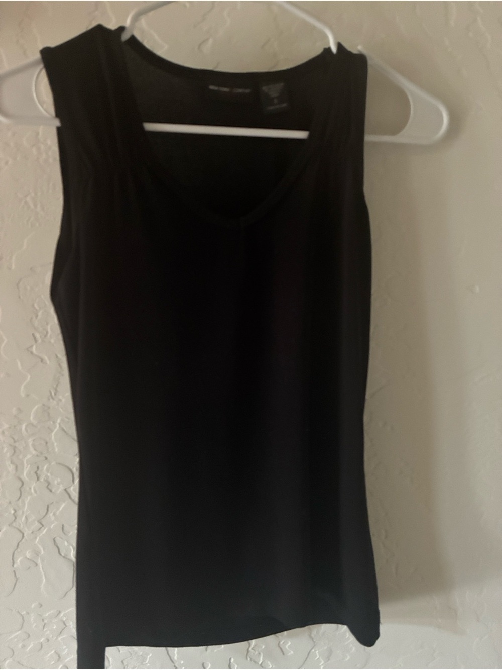New York & Company Black V-Neck Sleeveless Tank Top